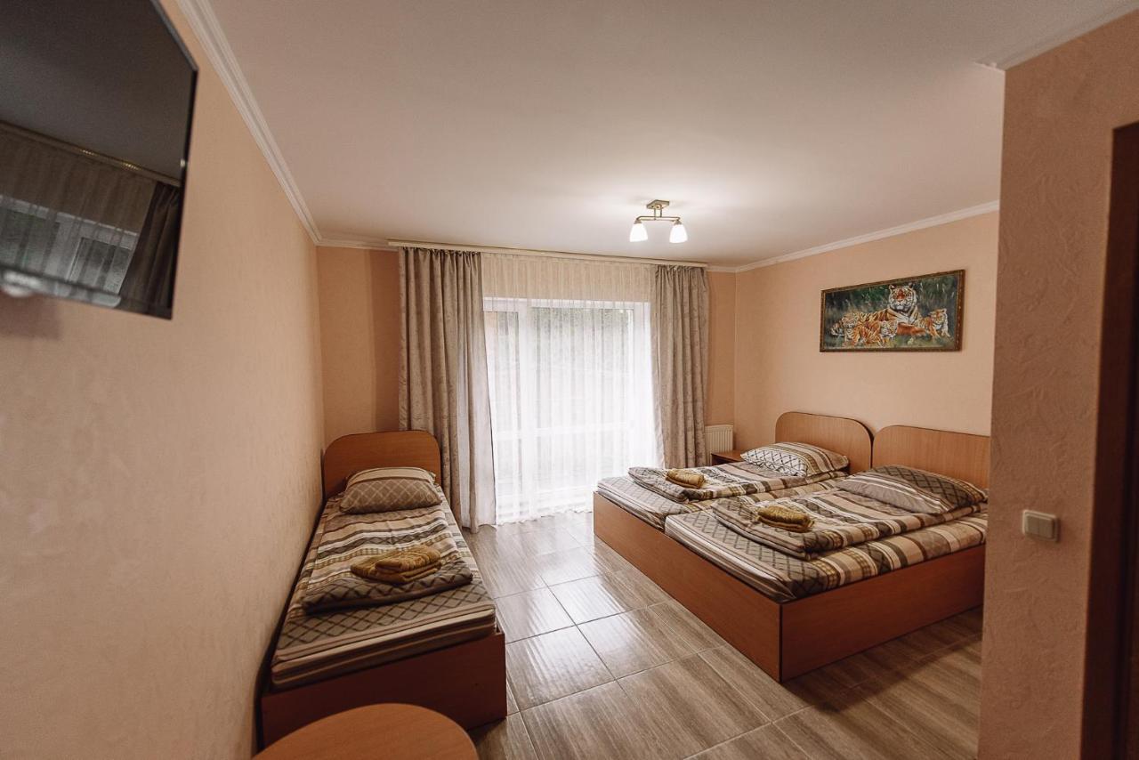 Hotel Toga Yablunytsya Exterior foto